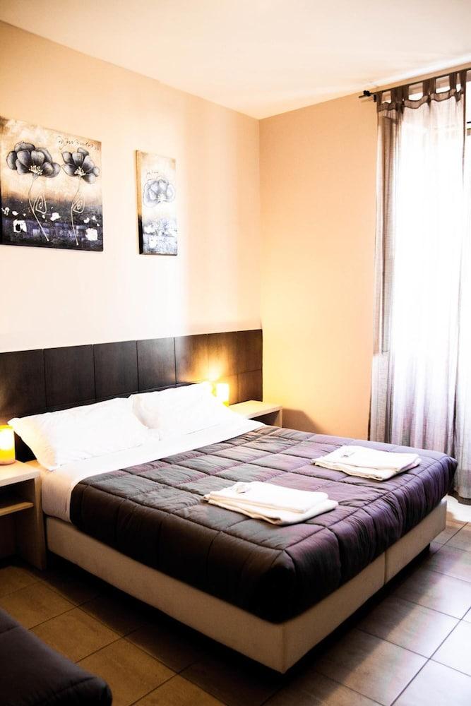 Mosaic Central Guest House 3*